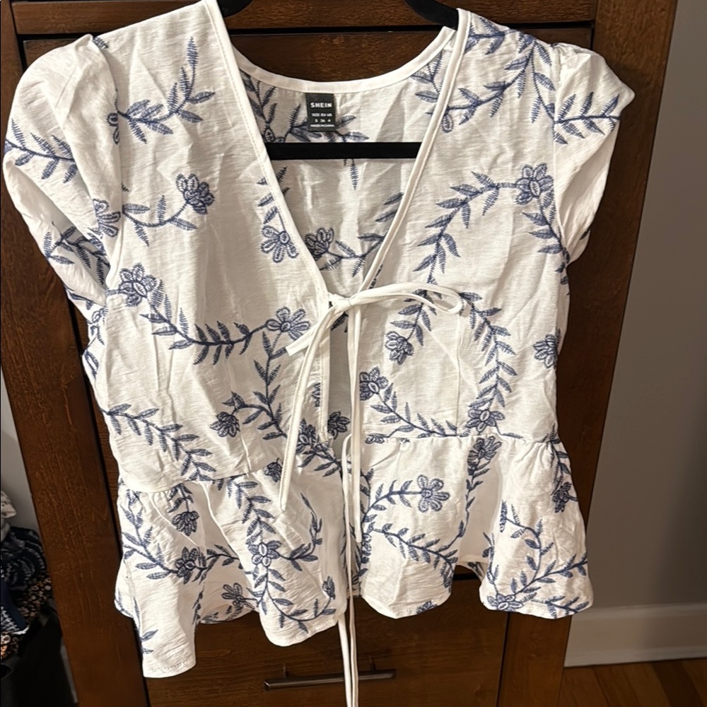 SHEIN Gray and White Ruffled Tie Front Blouse